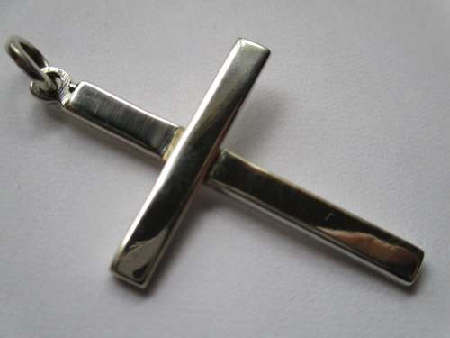 BEAUTIFUL SOLID NEW 925. STERLING SILVER CROSS - PLEASE READ AND SEE BELOW.