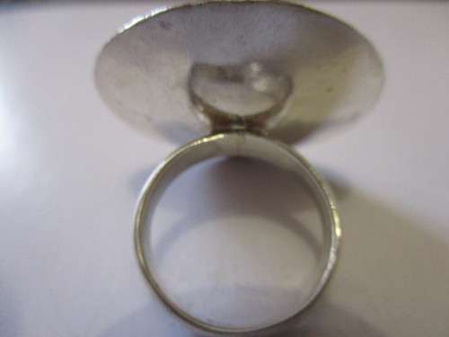 STUNNING MODERN 925. SILVER RING IN VERY GOOD CONDITION, WEIGH 7.7g - SEE BELOW.