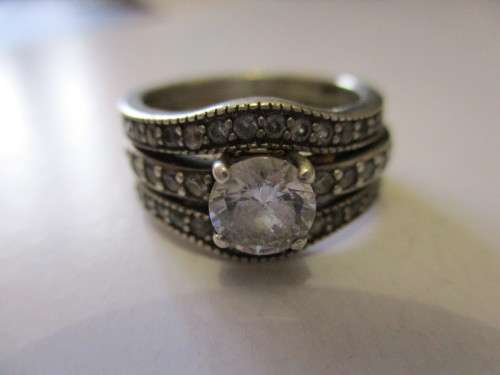 BEAUTIFUL STERLING SILVER RING IN VERY GOOD CONDITION, WEIGH 6.8g - SEE BELOW.
