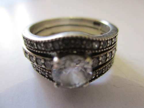 BEAUTIFUL STERLING SILVER RING IN VERY GOOD CONDITION, WEIGH 6.8g - SEE BELOW.