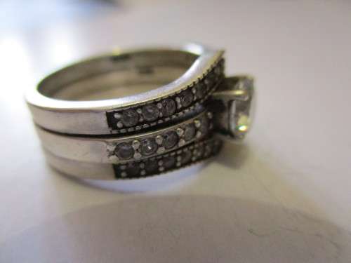 BEAUTIFUL STERLING SILVER RING IN VERY GOOD CONDITION, WEIGH 6.8g - SEE BELOW.
