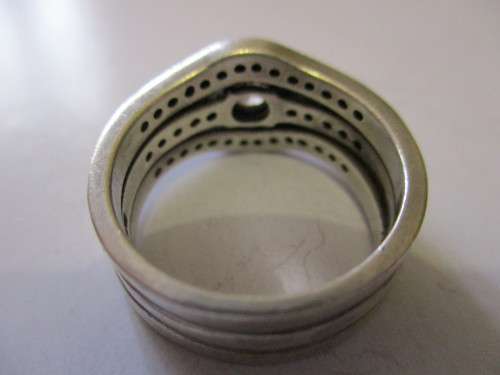 BEAUTIFUL STERLING SILVER RING IN VERY GOOD CONDITION, WEIGH 6.8g - SEE BELOW.