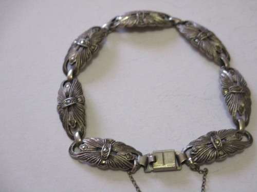 NICE ANTIQUE 18cm STERLING SILVER BRACELET IN VERY GOOD CONDITION, WEIGH 13.6g - SEE BELOW.