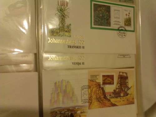 VERY CLEAN MIXED FIRST DAY COVERS IN FLIP FILE, SOME WITH MINISHEETS- SEE ALL SCANS.