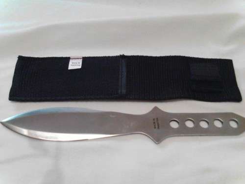 NEW THROW KNIVES WITH POUCH, LENGHT 21cm- WIDTH 3.2cm- THICKNESS 3mm- WEIGHT 95g - SEE ALL SCANS