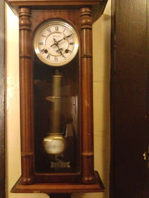 NICE BLESSING-31 DAY, WOOD WALL CLOCK, IN WORKING CONDITION (OWN COURIER PLEASE)GOOD VALUE-SEE BELOW