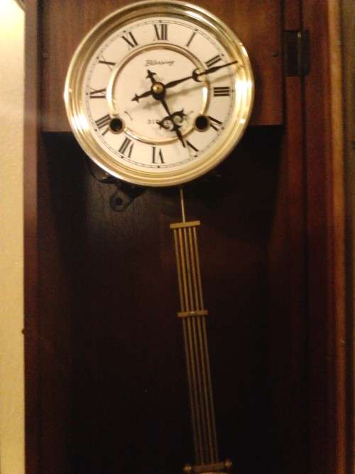 NICE BLESSING-31 DAY, WOOD WALL CLOCK, IN WORKING CONDITION (OWN COURIER PLEASE)GOOD VALUE-SEE BELOW