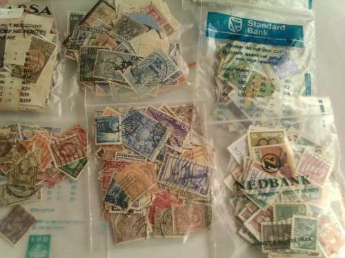 A FEW THOUSAND STAMPS SORTED IN PLASTIC BAGS - MOSTLY ITALY STAMPS- HIGH VALUE - READ BELOW.