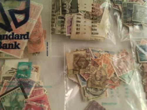 A FEW THOUSAND STAMPS SORTED IN PLASTIC BAGS - MOSTLY ITALY STAMPS- HIGH VALUE - READ BELOW.