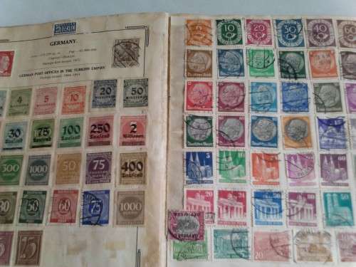 HUGE STAMP COLLECTION IN MEDIUM STANLEY GIBBONS ALBUM , 200 PAGES- GOOD VALUE!!! - SEE BELOW