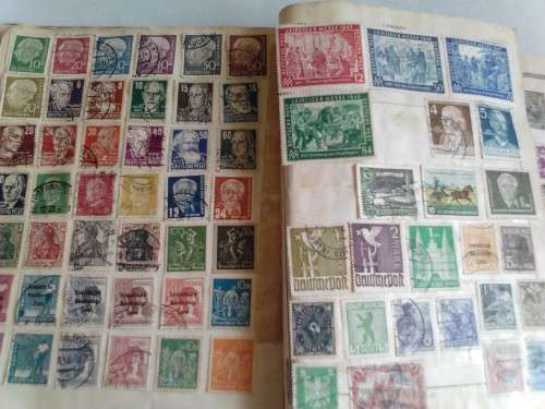 HUGE STAMP COLLECTION IN MEDIUM STANLEY GIBBONS ALBUM , 200 PAGES- GOOD VALUE!!! - SEE BELOW