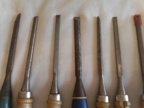 7 x CHISELS IN GOOD TO FAIR CONDITION - PLEASE READ & SEE ALL SCANS BELOW.