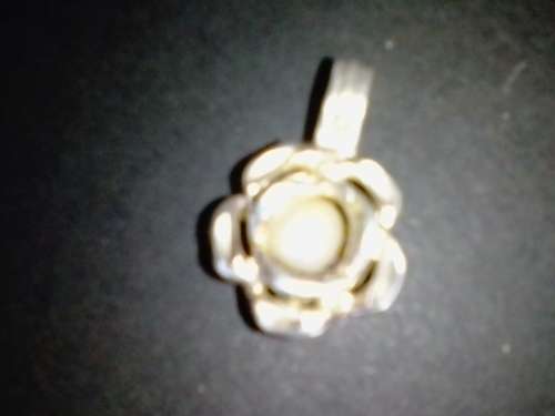 BEAUTIFUL OLD 925. STERLING SILVER FLOWER LOOSE PEARL PENDANT -WIDTH FLOWER 14mm  -PLEASE READ BELOW
