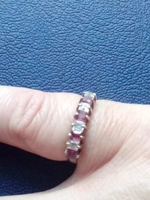 BEAUTIFUL 925. STERLING SILVER RING (8 Stones) - WIDTH TOP 4mm - SIZE L1/2 - PLEASE READ BELOW.