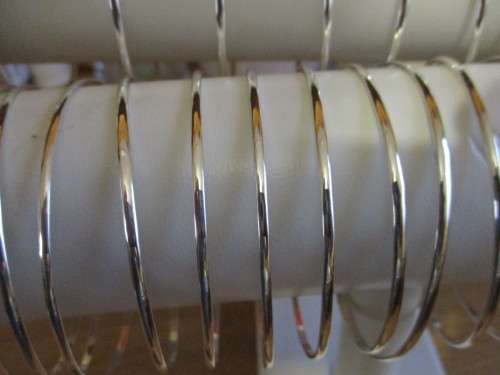 QUALITY - SOLID STERLING SILVER 925. D-SHAPE 3mm BANGLE - 70mm DIAMETER - PLEASE READ BELOW.
