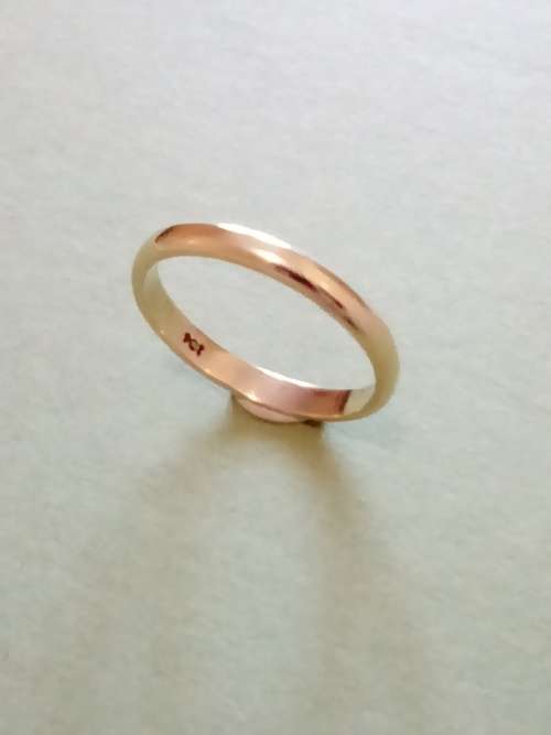 LOVELY SOLID 9CT YELLOW GOLD 3mm D-SHAPE BAND -  SIZE S - WEIGHT 3.4g - PLEASE READ BELOW