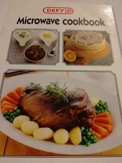 Microwave Cookbook by Jean Engelbrecht.