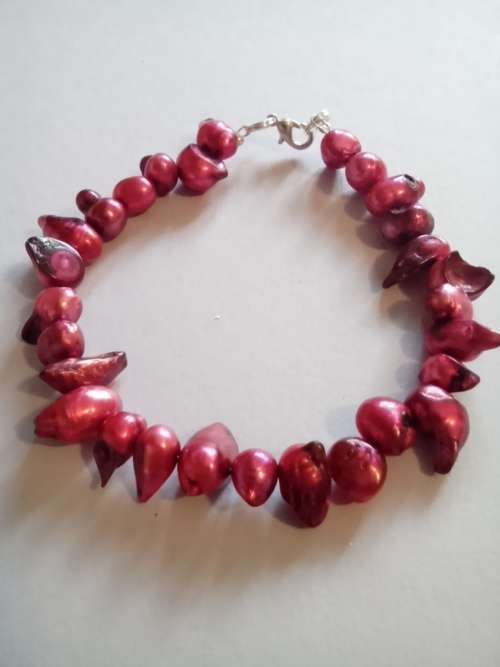 Beautiful and elegant, real cultured pearl bracelet.