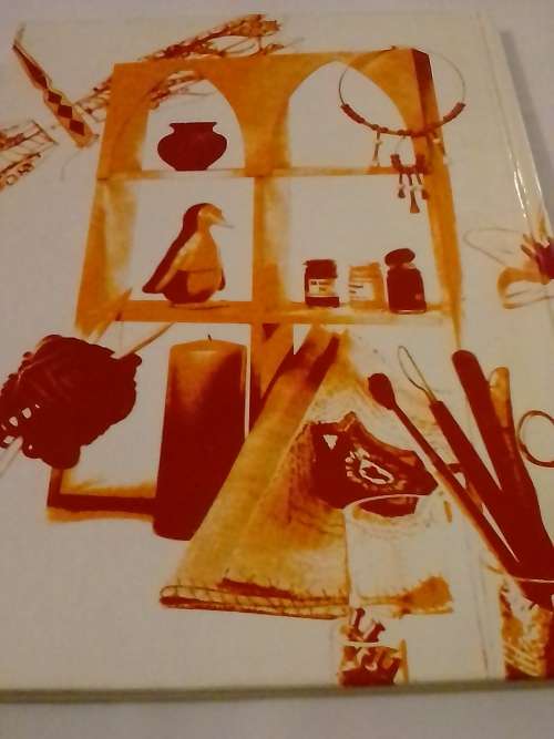 The Golden hands encyclopedia of Crafts Volume 9, by Marshall Cavedish.