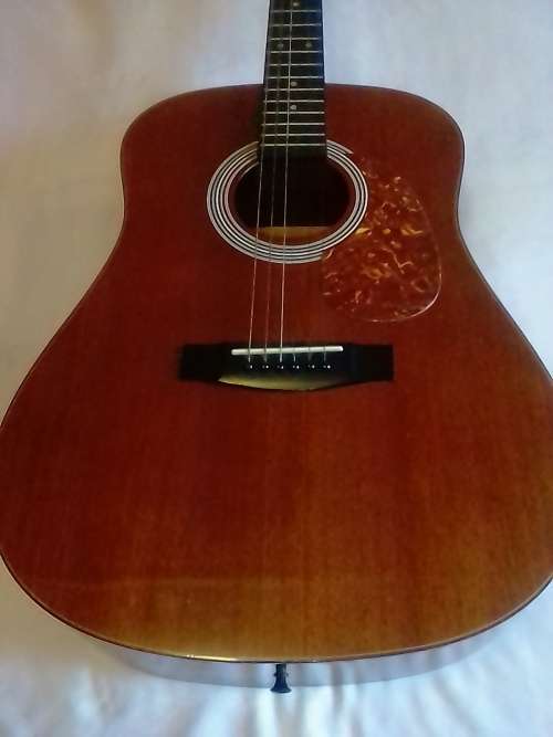 1970`s HONDO H 124 NM VINTAGE DREADNOUGHT ACOUSTIC GUITAR - MARKET PRICE R6000 - PLEASE READ BELOW.
