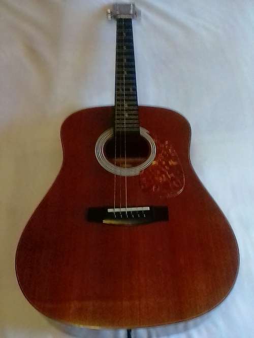 1970`s HONDO H 124 NM VINTAGE DREADNOUGHT ACOUSTIC GUITAR - MARKET PRICE R6000 - PLEASE READ BELOW.
