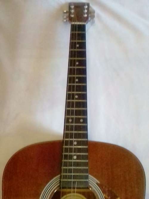 1970`s HONDO H 124 NM VINTAGE DREADNOUGHT ACOUSTIC GUITAR - MARKET PRICE R6000 - PLEASE READ BELOW.