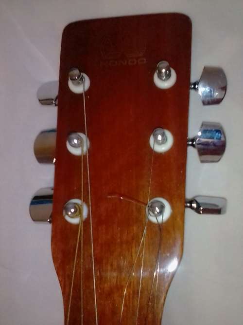 1970`s HONDO H 124 NM VINTAGE DREADNOUGHT ACOUSTIC GUITAR - MARKET PRICE R6000 - PLEASE READ BELOW.