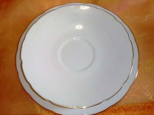 24 PIECE ANTIQUE CHINA (PORCELAIN) RED LEAF TEA SET- VERY GOOD CONDITION. - PLEASE READ BELOW.