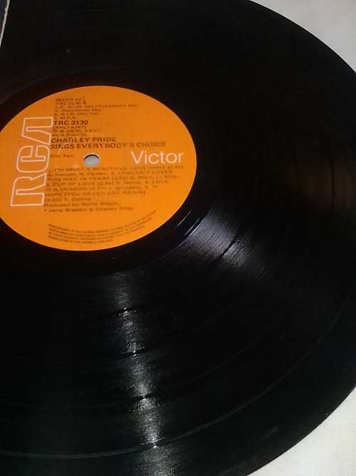 CHARLEY PRIDE (EVERY BODY`S CHOICE) Vinyl in excellent condition - SEE AND READ BELOW.