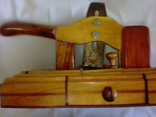 BEAUTIFUL YELLOW WOOD BILTONG SLICER IN VERY GOOD CONDITION - SEE AND READ BELOW.