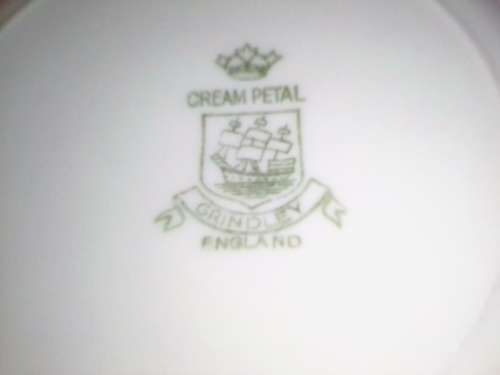 OLD 7x PIECE CREAM PETAL GRINDLEY ENGLAND PORCELAIN - SEE BELOW FOR CONDITION - PLEASE READ BELOW.