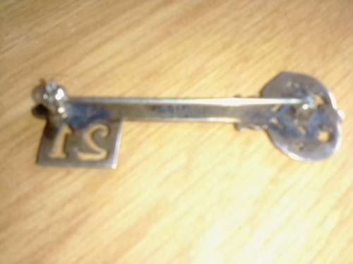 ANTIQUE 21 KEY SOLID SILVER WITH PIN  - WEIGHT 3.7 GRAMS - PLEASE SEE BELOW