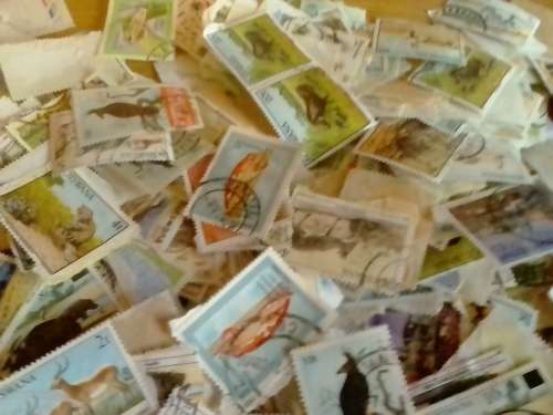 BOTSWANA - HUGE LOT, MOSTLY OF PAPER - FINE USED - GREAT VALUE - SEE AND READ BELOW.