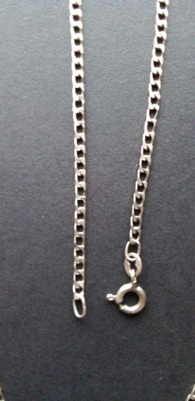 BEAUTIFUL CURB STERLING SILVER CHAIN  - 60cm LONG - WEIGHT 6.2g - READ BELOW FOR INFO.