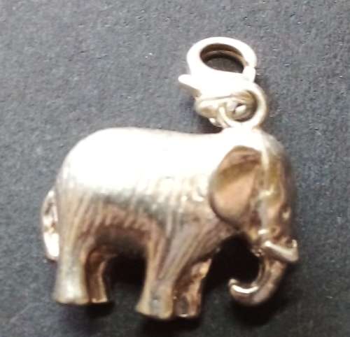 GORGEOUS ELEPHANT SILVER 925. CHARM WITH LOBSTER CLASP - WEIGHT 3.7g - READ BELOW.