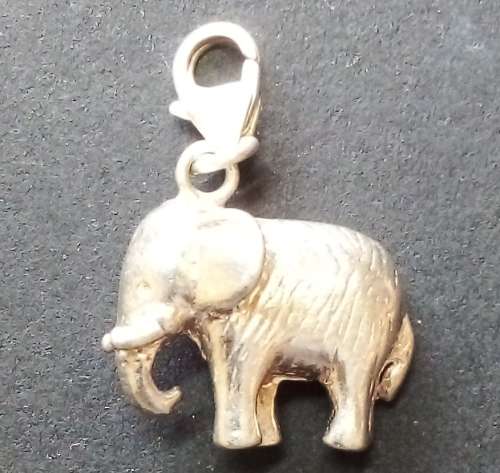 GORGEOUS ELEPHANT SILVER 925. CHARM WITH LOBSTER CLASP - WEIGHT 3.7g - READ BELOW.