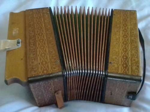 AMAZING RARE 1947 HOHNER DIATONIC BUTTON ACCORDION (VALUE R28000) PLEASE READ BELOW.