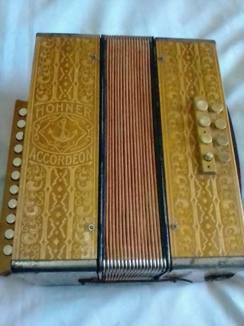 AMAZING RARE 1947 HOHNER DIATONIC BUTTON ACCORDION (VALUE R28000) PLEASE READ BELOW.