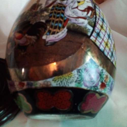 SCARCE - VINTAGE CHINESE LARGE PORCELIAN HAND PAINTED EGG - VALUE R4000 - PLEASE READ BELOW.