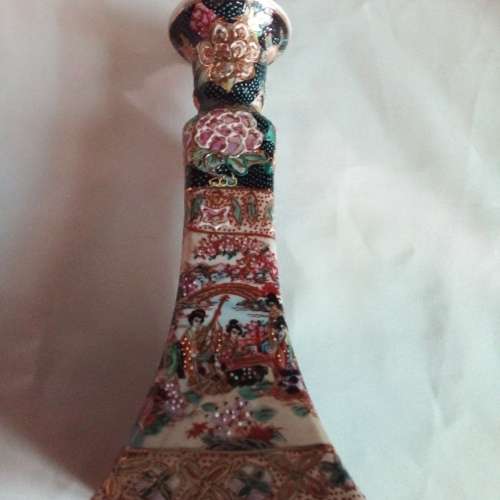VERY SCARCE - VINTAGE CHINESE PORCELIAN HAND PAINTED CANDLE HOLDER - VALUE R1500 - READ BELOW.