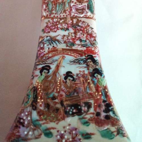 VERY SCARCE - VINTAGE CHINESE PORCELIAN HAND PAINTED CANDLE HOLDER - VALUE R1500 - READ BELOW.