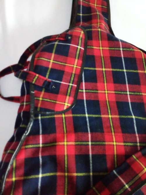 DIA II ACOUSTIC GUITAR WITH BAG IN GOOD CONDITION - INCLUDING NEW STRINGS- PLEASE READ BELOW.