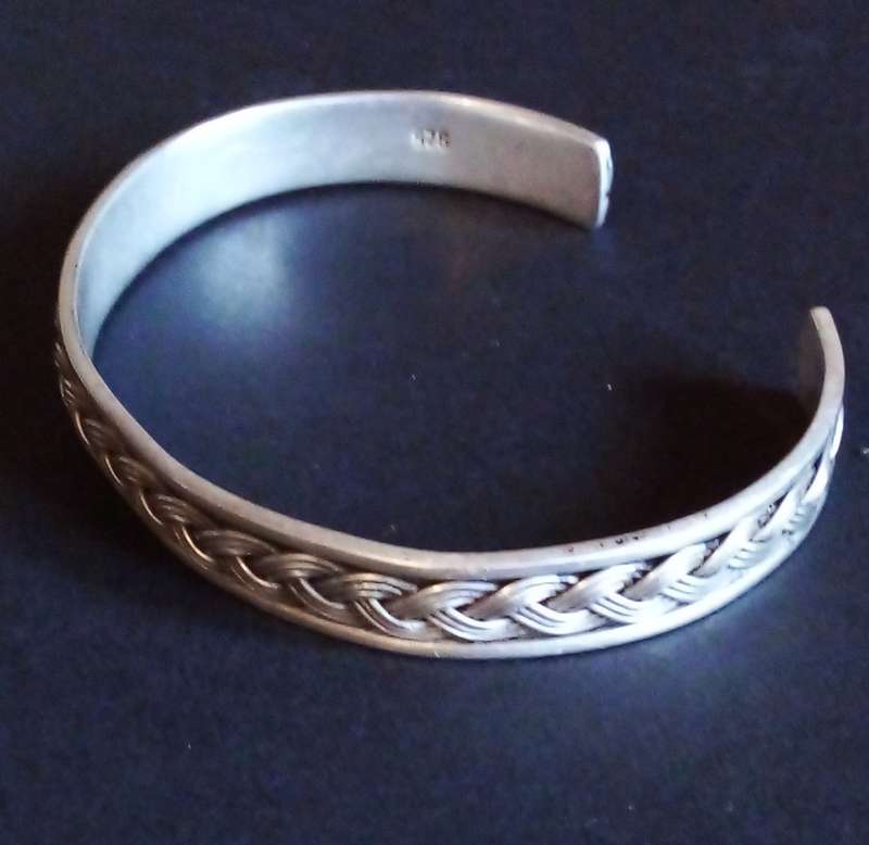 QUALITY VINTAGE SOLID .925 STERLING SILVER CUFF BANGLE - 8.5mm WIDTH.