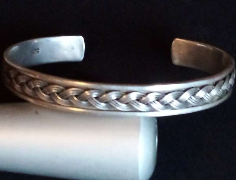 QUALITY VINTAGE SOLID .925 STERLING SILVER CUFF BANGLE - 8.5mm WIDTH.