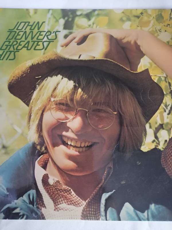 JOHN DENVER´S GREATEST HITS - VINYL IN EXCELLENT CONDITION - SEE BELOW FOR INFO.