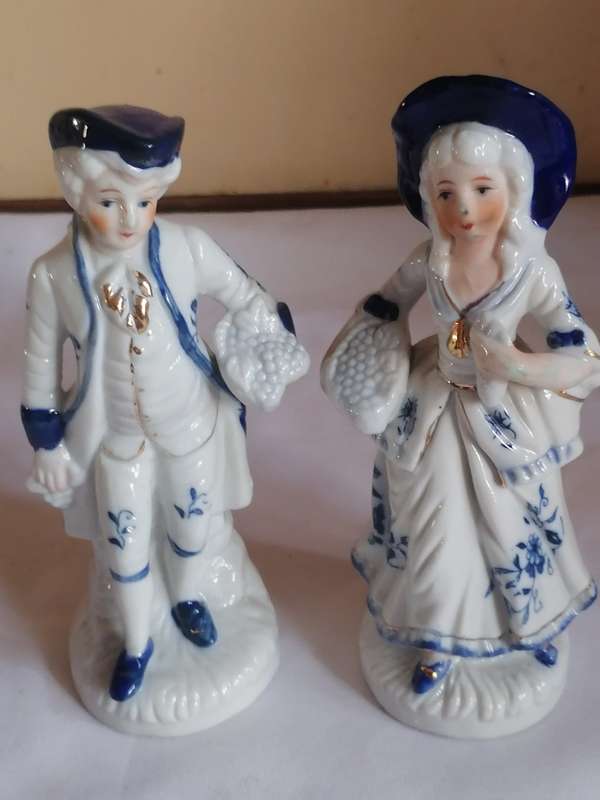 VINTAGE VICTORIAN COUPLE - PORCELIAN HAND PAINTED  - SEE BELOW FOR MORE INFO.