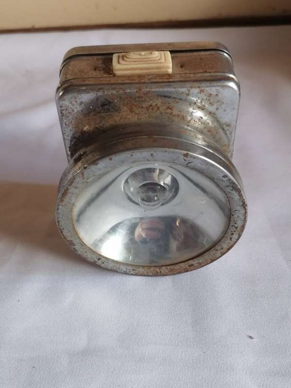 VINTAGE BATTERY OPERATED BICYCLE LIGHT  - SEE BELOW FOR MORE INFO.