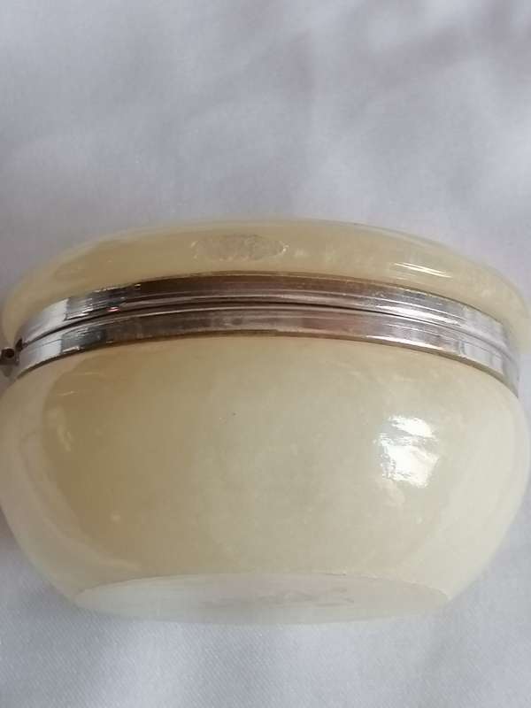 GENUINE ALABASTER HAND CARVED HOLDER, MADE IN ITALY - HIGHLY COLLECTABLE - SEE BELOW.