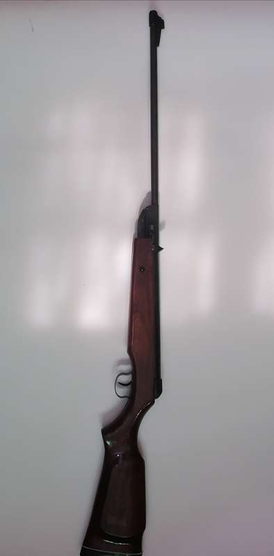 LONG NECK BREAK BARREL-AIR RIFLE -WITH BAG & TARGET PRACTICE CARDS - SEE BELOW FOR INFO.