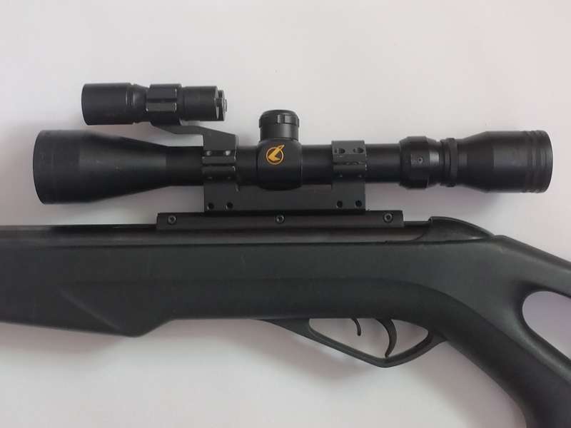 CAMO WHISPER-X VAMPIR AIR RIFLE -WITH BAG & TARGET PRACTICE CARDS - SEE BELOW FOR INFO.